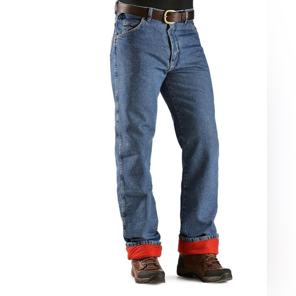 NWT Wrangler Rugged Wear 3M Thinsulate Insulated Fleece Lined Relaxed Fit Jeans - Picture 1 of 13